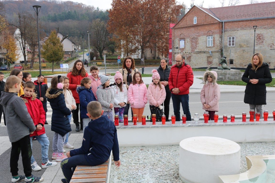 PROJEKT TOLERANCIJE, MIRA I NENASILJA Osnovci obilježili vukovarsku tragediju