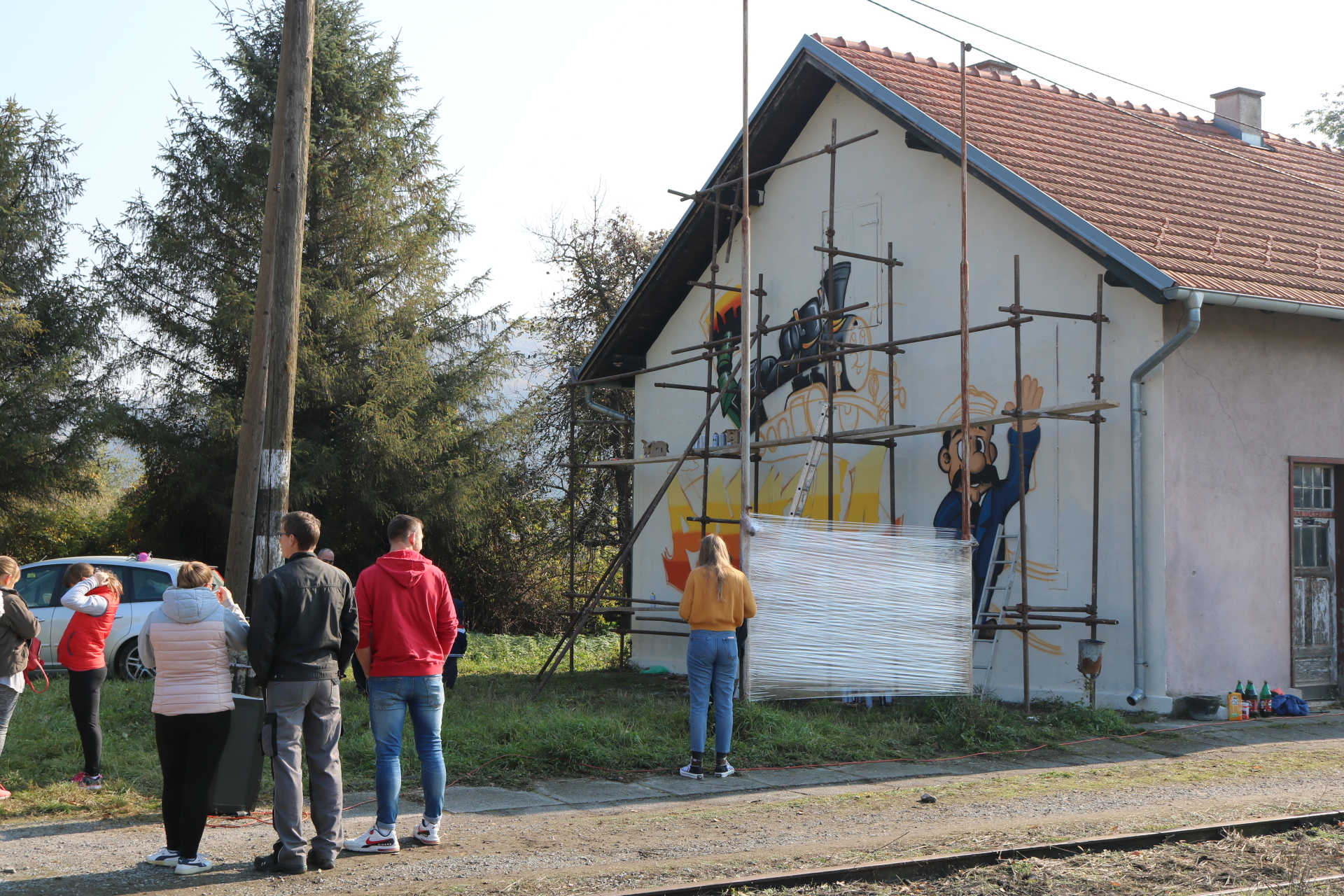 OSLIKAN ZID STAROG ŽELJEZNIČKOG KOLODVORA "Dobro došli u Pakrac" na novi, moderniji način