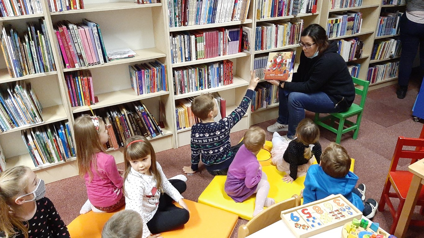 GRADSKA KNJIŽNICA PAKRAC Predbožićni ugođaj za najmanje