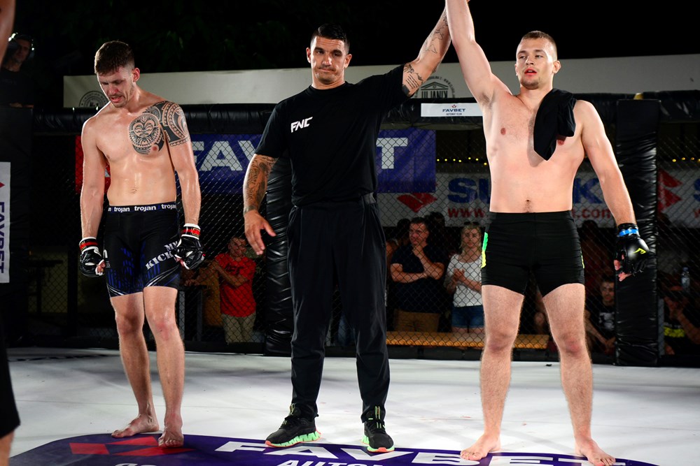 PAKRAČKI MMA BORAC LEON KRAJAČIĆ: Pobjeda u glavnom meču večeri u Puli