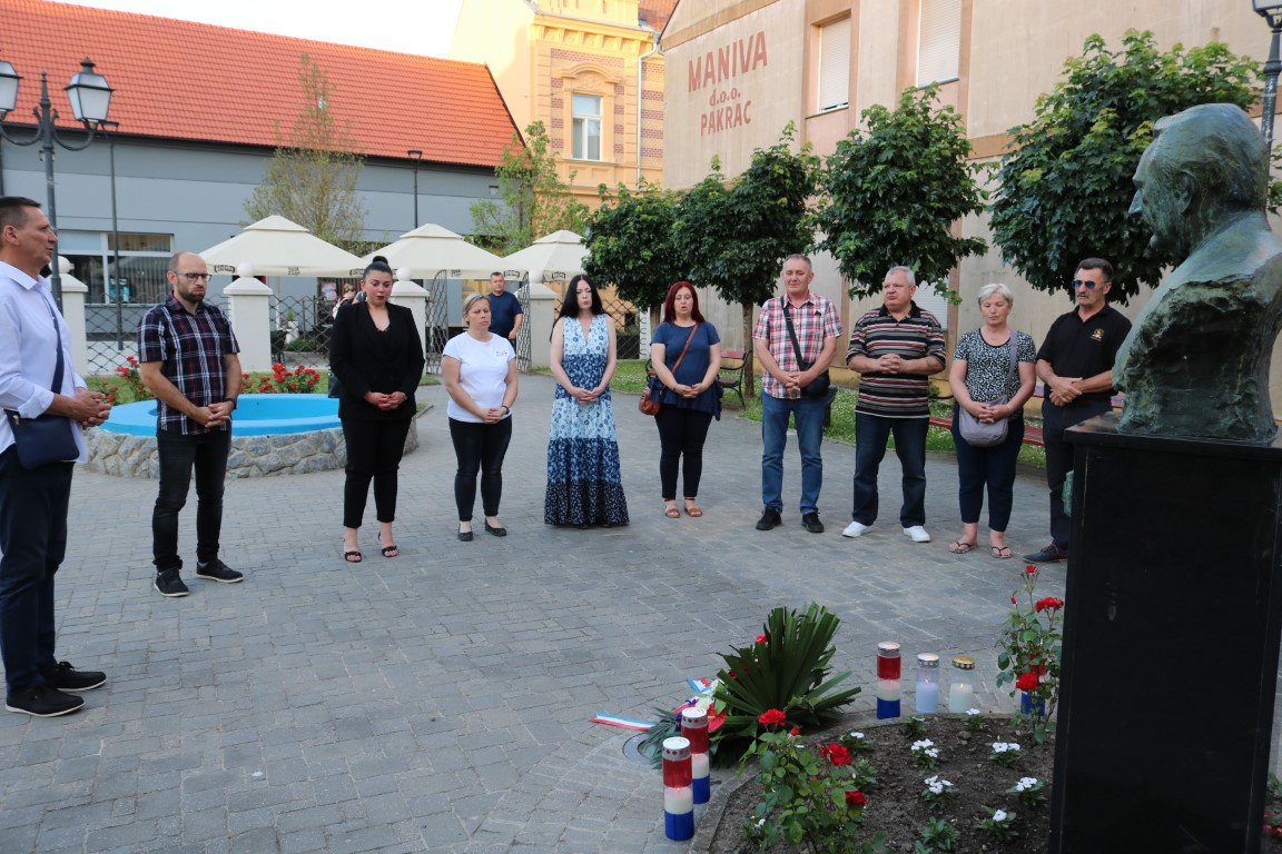 POVODOM DANA DRŽAVNOSTI Odana počast molitvom i polaganjem vijenaca