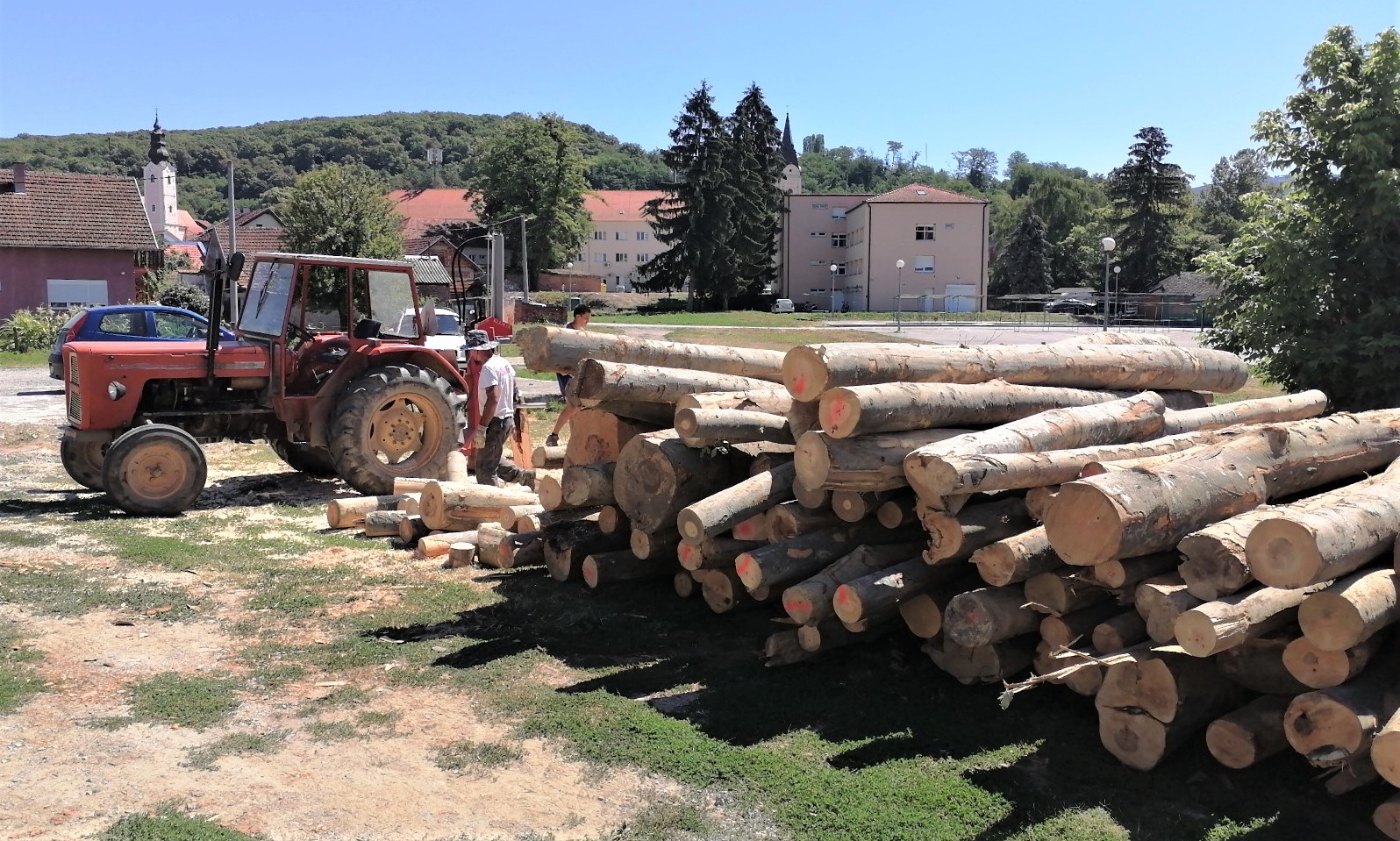 U ŽARKOM LJETU O GRIJANJU Uslijed straha od nestašica i cijene plina građani se okreću drvima