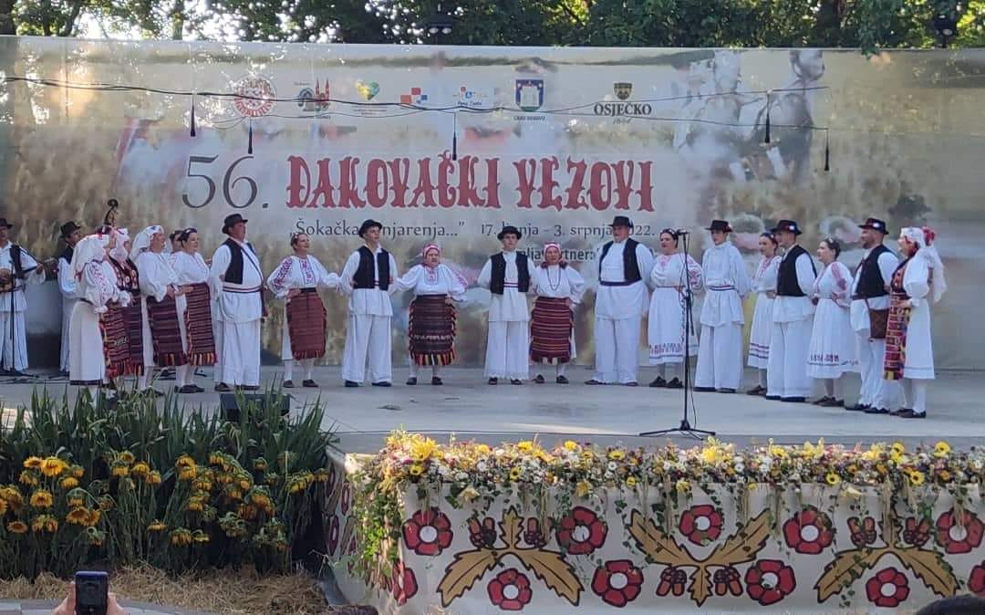 56. ĐAKOVAČKI VEZOVI Prekopakranska tradicija ponovo na đakovačkim ulicama   