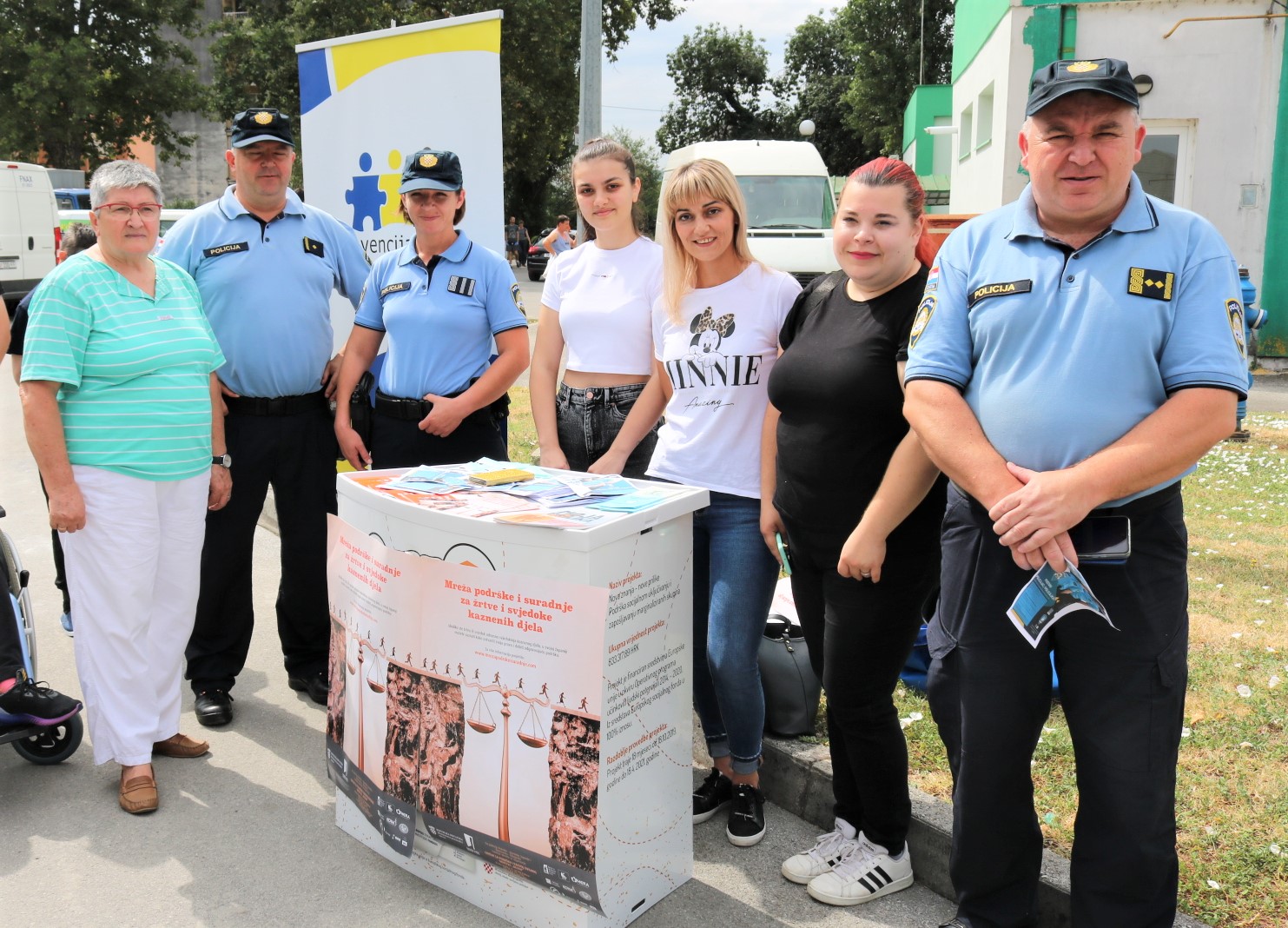 UDRUGA DELFIN I PU POŽEŠKO-SLAVONSKA  Promotivne akcije na gradskoj tržnici