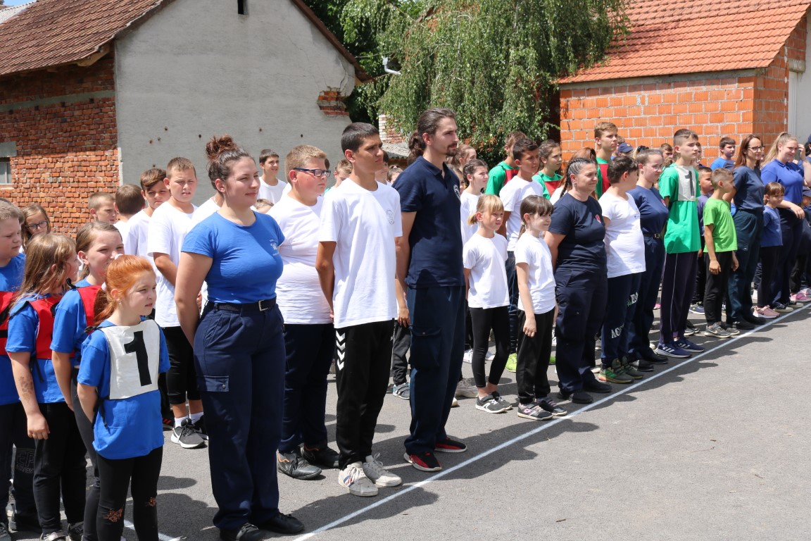 VATROGASNO NATJECANJE I KUP „BANOVAC“ Vatrogasne vještine pokazalo više od stotinu djece i mladeži