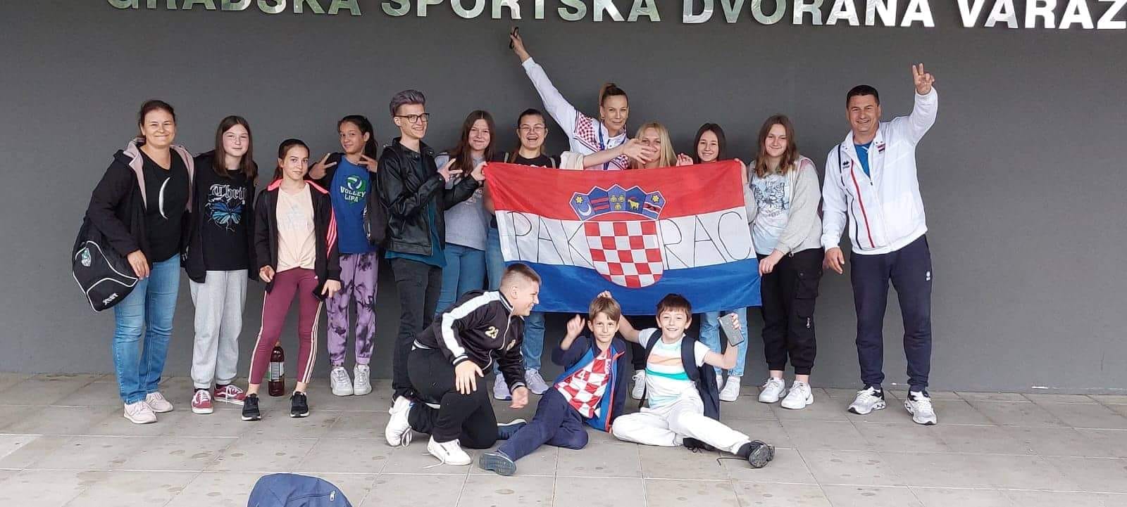 ODBOJKAŠI/CE VOLLEY LIPE U VARAŽDINU Na poziv Saveza u Areni bodrili reprezentaciju