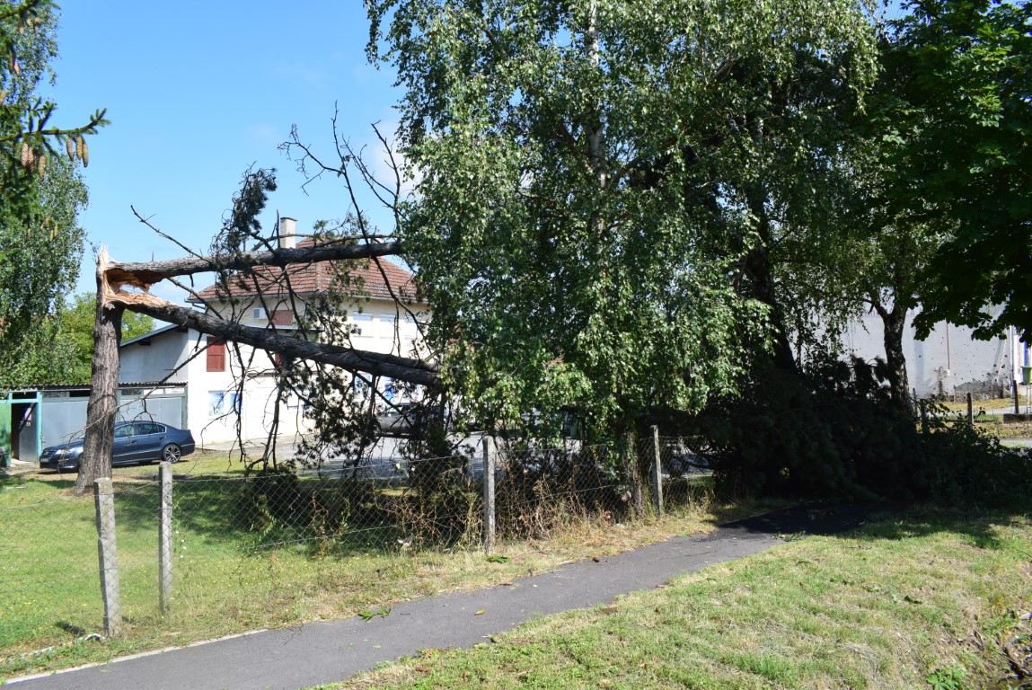 PAKRAC DAN NAKON NEVREMENA Uklanjaju se posljedice, desetero povrijeđenih