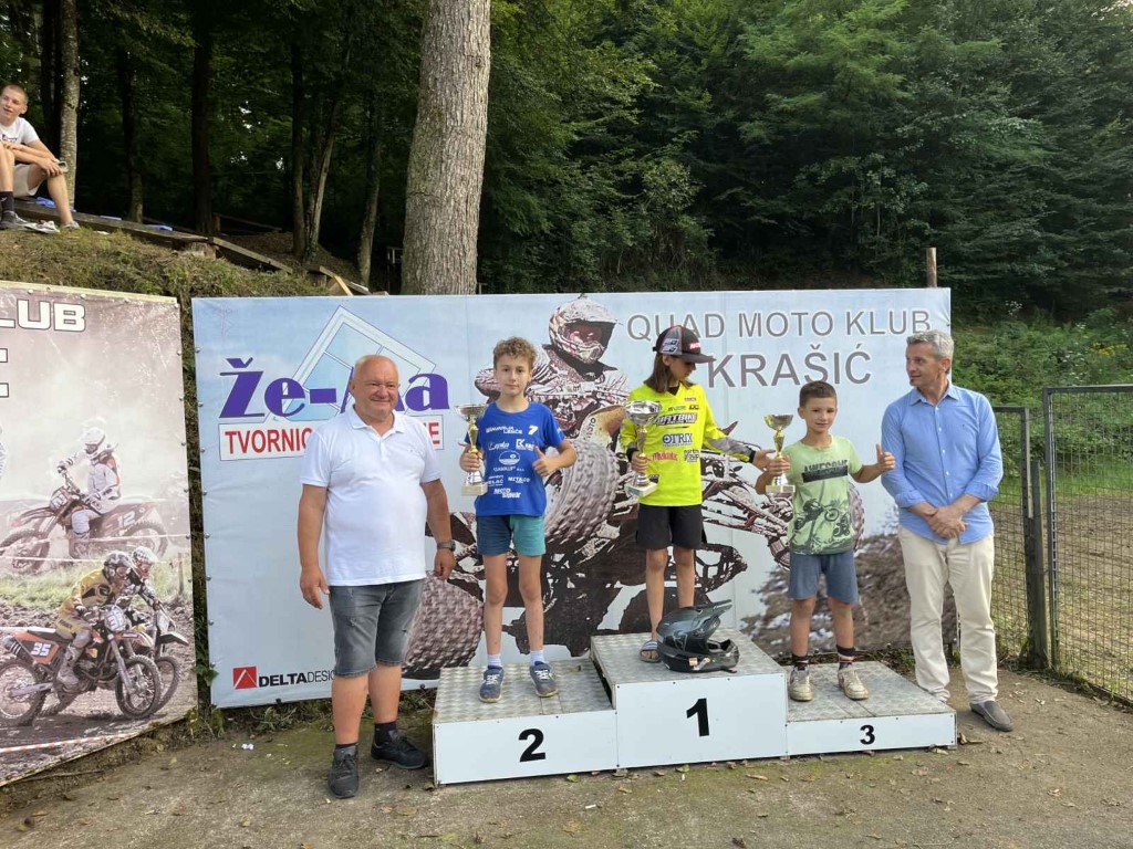 MOTOCROSS Lenče grabi prema naslovu