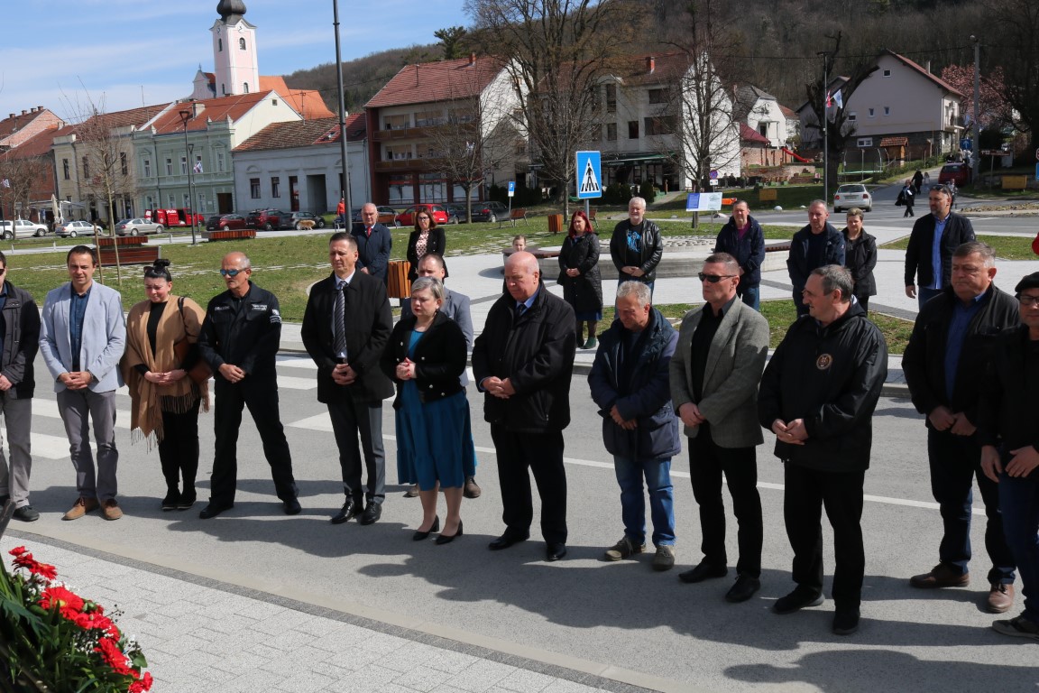 POLAGANJEM VIJENACA Obilježen Dan grada Pakraca i blagdan sv. Josipa