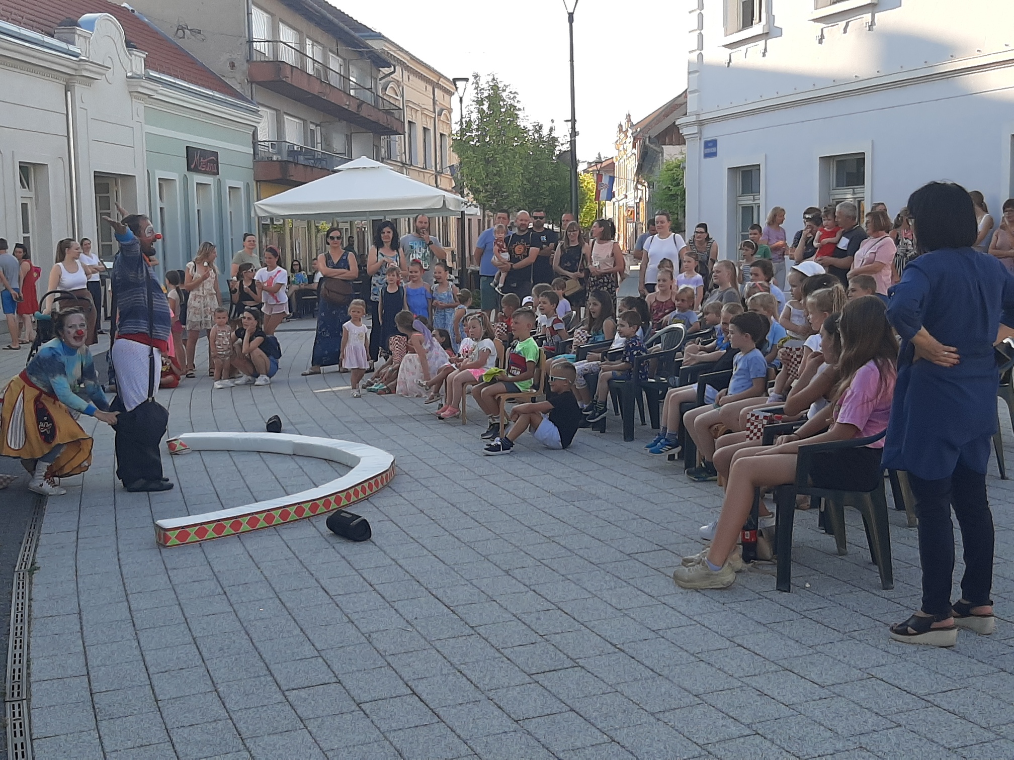 GRADSKA ŠETNICA Predstavom završeno Coolturno ljeto