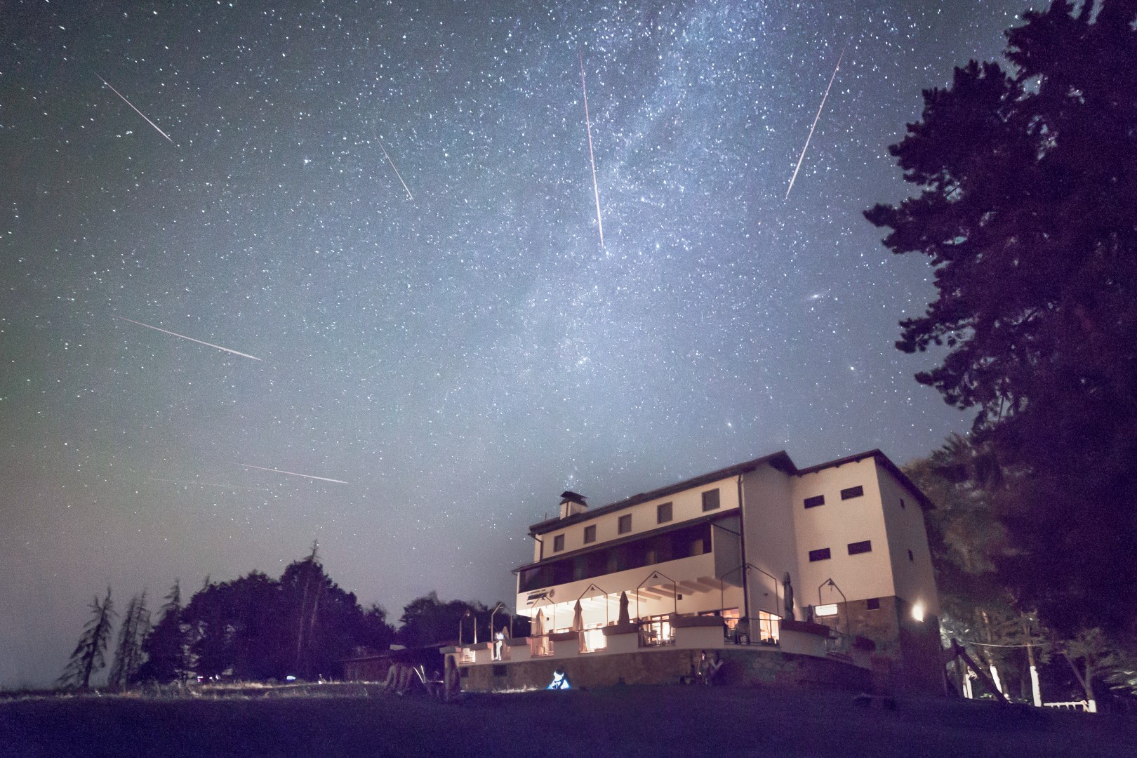 OMANOVAC Danas možete uživati u nebeskom plesu suza svetog Lovre