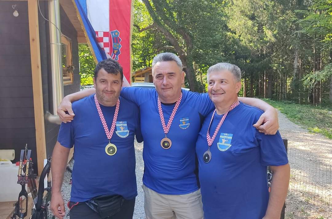 STRELIČARSKI KLUB "KUNA" Dva srebra i jedna bronca u Mrežničkom Brestu